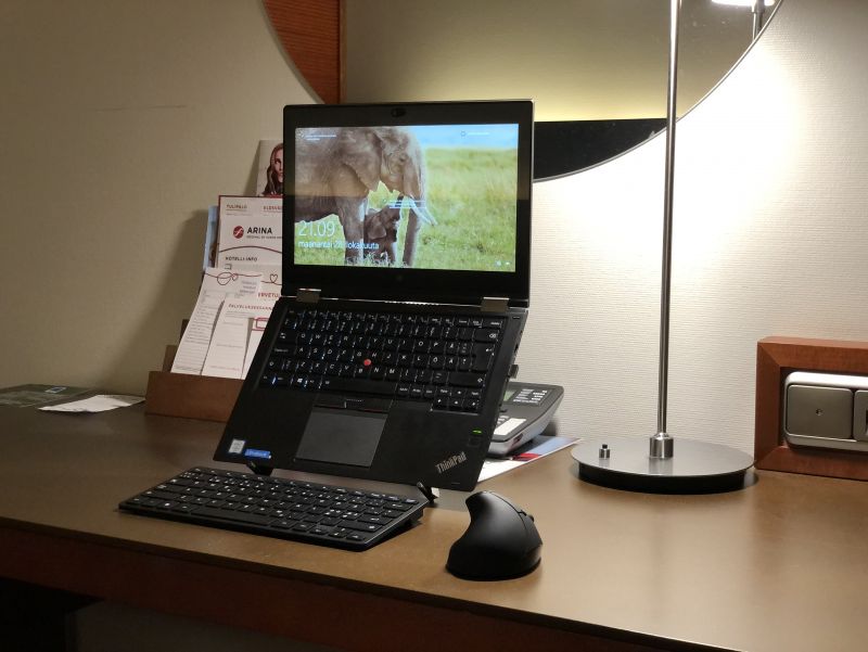 Stoo® Mobile laptoptyöskentelyn ergonomiapaketti